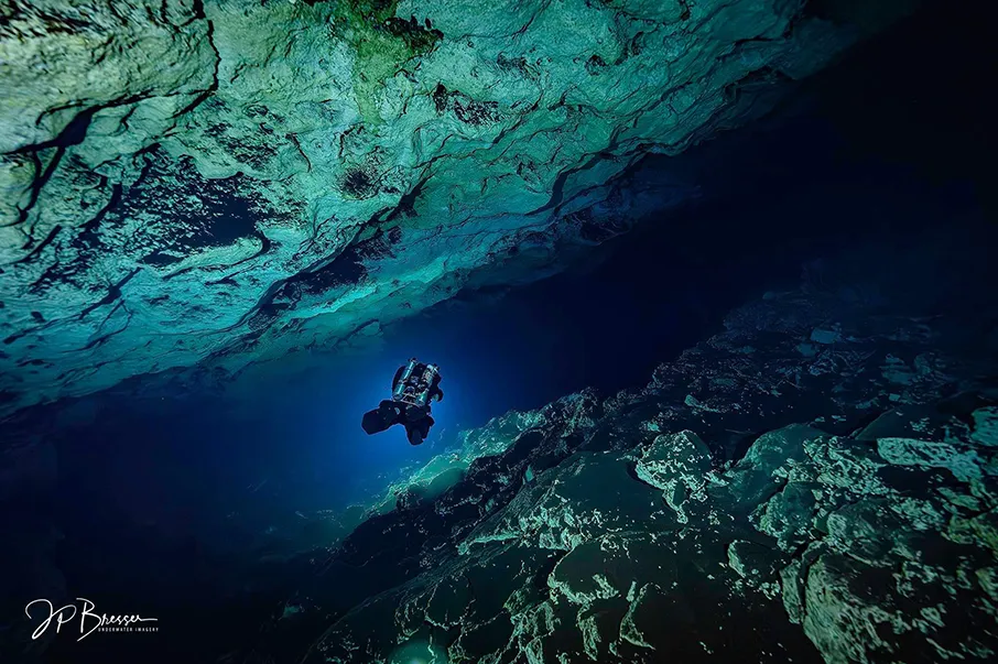 Alexander Vronsky El Pit Cenote deep CCR dive - 65 meters